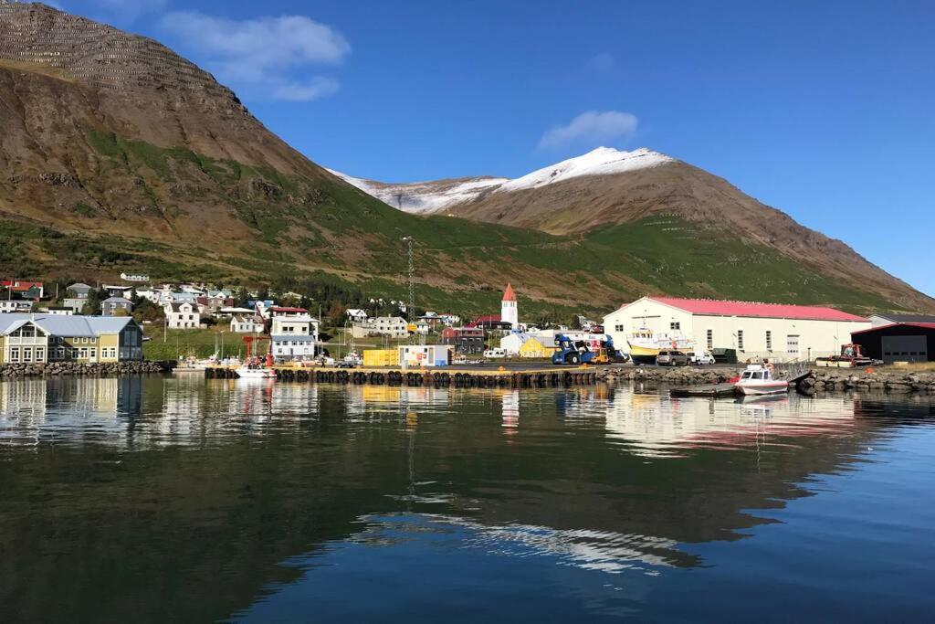 House With A Warm Soul In North Iceland Siglufjordur Exterior photo