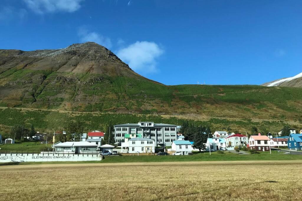 House With A Warm Soul In North Iceland Siglufjordur Exterior photo