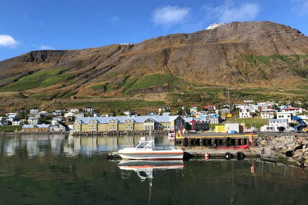 House With A Warm Soul In North Iceland Siglufjordur Exterior photo